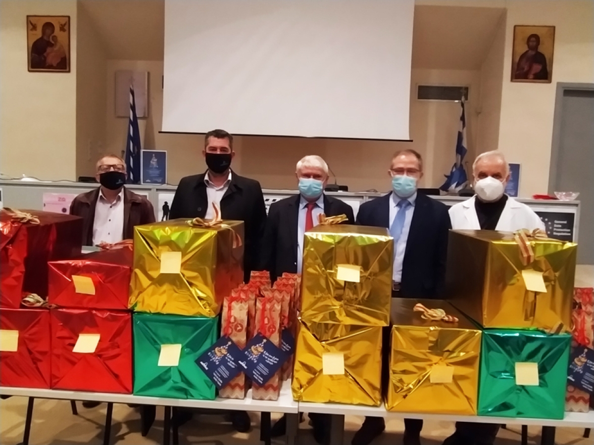 &Eta; &Delta;&Epsilon;&Upsilon;&Alpha;&Sigma; &mu;&epsilon;&gamma;&alpha;&lambda;ώ&nu;&epsilon;&iota; &tau;&omicron;&nu; &ldquo;&kappa;ύ&kappa;&lambda;&omicron; &tau;&eta;&sigmaf; &alpha;&gamma;ά&pi;&eta;&sigmaf;&rdquo;